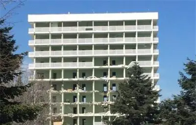 Архитект за хотел Вероника: Необяснимо е защо разрушаването е започнало от средните етажи надолу