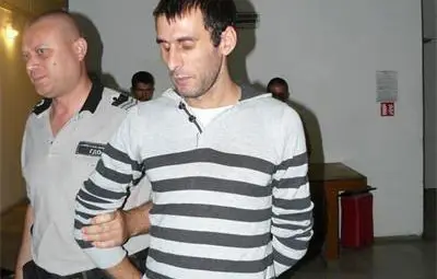 Шофьор, убил трима в катастрофа, не се яви в съда, обявиха го за издирване