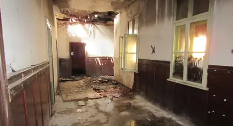 Незагасена цигара подпалила бившето училище в Средна кула