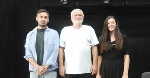 Русенският театър показва в Париж  спектакъла „Двама съвсем голи мъже“