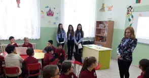 Ученици от Математическата  преподават толерантност