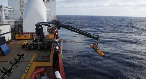 Подновиха търсенето на изчезналия на 8 март малайзийски самолет Подновиха търсенето на изчезналия на 8 март малайзийски самолет