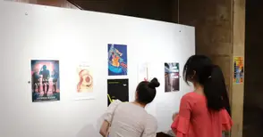 10 плаката оживяха в 5-секундни анимации в изложба в библиотеката