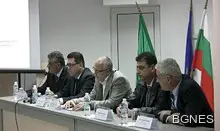 Пращат полицаи пред банки да пазят вложителите в КТБ