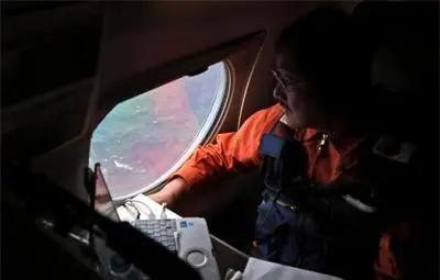 Помощник-пилотът на изчезналия самолет опитал да се обади по телефона след отклоняване от първоначалния курс