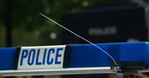 Три момчета задигнали сладолед и напитки от уличен хладилник