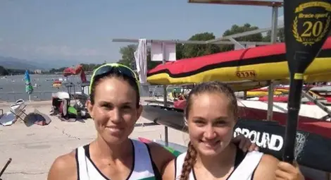 Лавренова /вдясно/ и съотборничката й в &bdquo;Локо&ldquo; Даниела Недева се класираха четвърти на последното европейско първенство.                                                                               Снимка: Утро