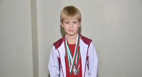 Триатлонистът Дарен с 3 медала от турнир по плуване