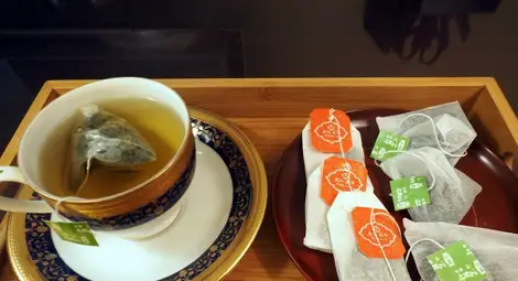 Чай, бира, чесън: как светът се бори с пандемията