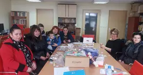 Майки на деца с увреждания събират с мартенички пари за мечтана екскурзия