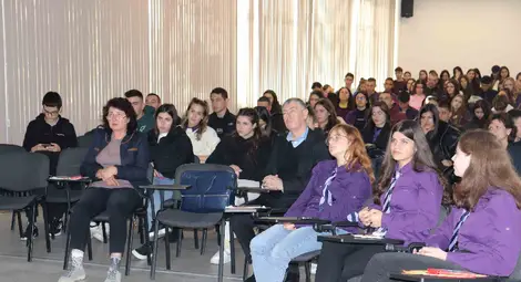 Строителната гимназия в Русе отбелязва 75 години от създаването си Строителната гимназия в Русе отбелязва 75 години от създаването си