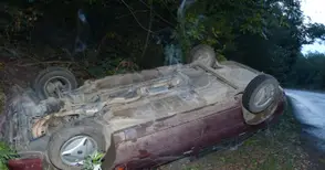 Лекият дъжд в неделя обърна форд по таван