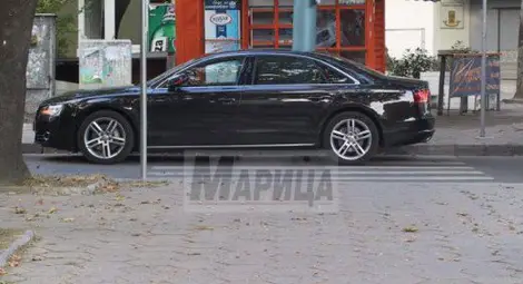 Българският модел: Бат`Ласи спря на зебра, за да си полафи