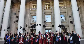 13 пълни отличници са първенци на университетския випуск 2020