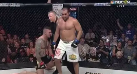 Багата отново е световен шампион, размаза канадец (видео)