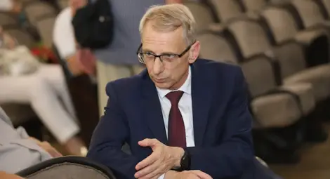 Денков: Ако въведем зелен сертификат за учителите веднага, това ще доведе до криза