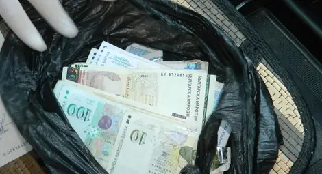 Българските баби &ndash; бедни, но летят едни пари... през балкона