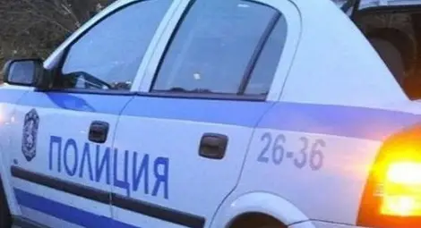 Тийнейджър опита да сгази полицай, спират го с изстрели