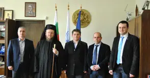 Наум благослови създателите на таблета за незрящи