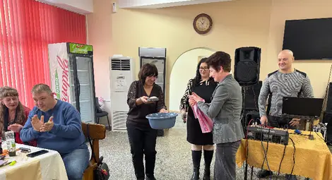 Избраха &bdquo;Мисис Най-весела баба&ldquo; и &bdquo;Най-грижовна снаха&ldquo; на Бабинден в Караманово и Долна Студена