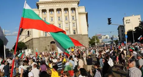 Протестиращите с намерение да нощуват пред Народното събрание