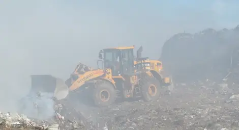 Засипаха с още 2000 кубика пръст тлеещото сметище