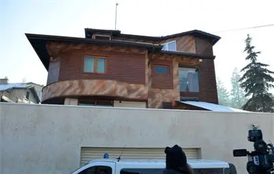 Обискират палата на дъщерята на ексшефа на митниците Кулишев в Бояна /галерия/ Обискират палата на дъщерята на ексшефа на митниците Кулишев в Бояна /галерия/