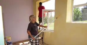 Доброволци от Германия ремонтират със свои пари училището в Хотанца