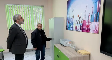 Близо 160 ученици от 8 до 12 клас са избрали да се обучават  в Професионалната гимназия по селско стопанство в Две могили. Училището е сред най-модерните