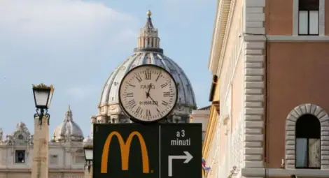 McDonald's се намести до пл. &bdquo;Свети Петър&ldquo; и разбуни Ватикана
