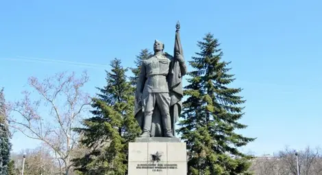 С георгиевски ленти и венци  отбелязват 9 май пред Альоша