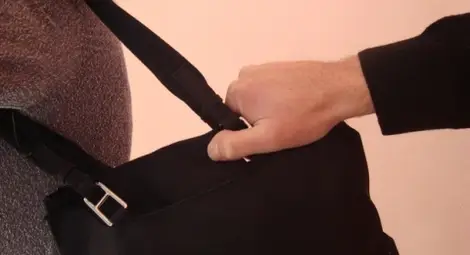 Обраха улисана в търсене купувачка на дрехи втора ръка