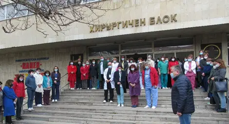 Медиците почетоха паметта на седемте загинали от К-19 колеги