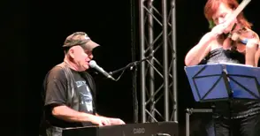 Валди Тотев, Дивна и Тереза пеят в Европейската нощ на учените