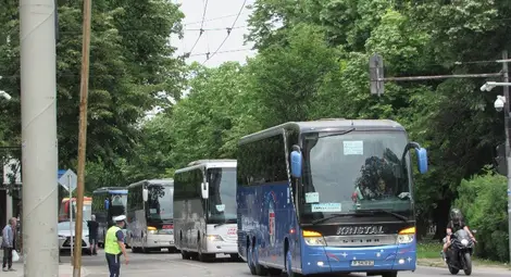 Собственици на туристически автобуси: Тръгваме по улиците, за да ни видят и чуят