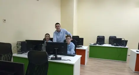 Аватар яде и тренира за проба в дигитална фитнес програма