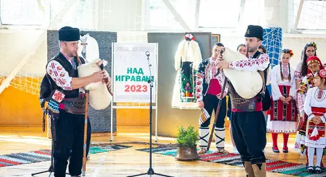 Мартенско надтропване изпълни с багри и ритми Европейското училище