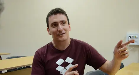 Гигантът &bdquo;Дропбокс&ldquo; изпрати в Русе 10 000 долара и  Емил Ибришимов