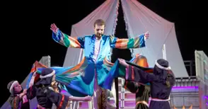 Рок, танго и кънтри омагьосват в мюзикъл на Андрю Лойд Уебър