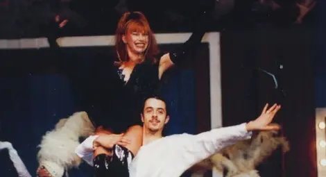 Жената-каучук Вили Кожухарова е на патерици, страда от тежко заболяване