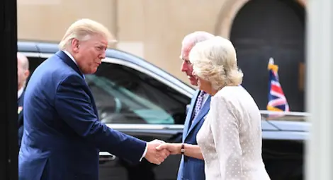 Тръмп титулува принц Чарлз на "принца на китовете"