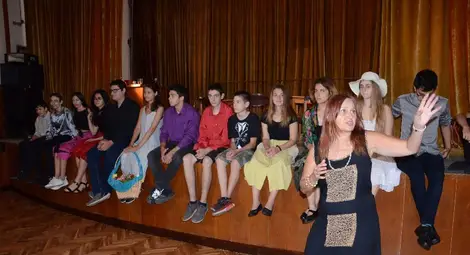 &bdquo;Артистисимо&ldquo; празнува десети рожден ден със скечове и песни