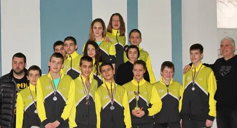 Юношите на &bdquo;Ирис&ldquo; № 3 на държавното