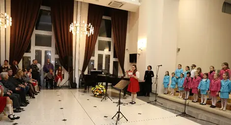 Хор &bdquo;Дунавски вълни&ldquo; зарадва почитатели с рождественски песни