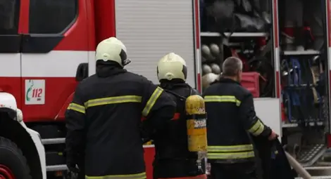 Огнеборци вдигнати по тревога за прегорели фъстъци и фалшив пожар в гробище