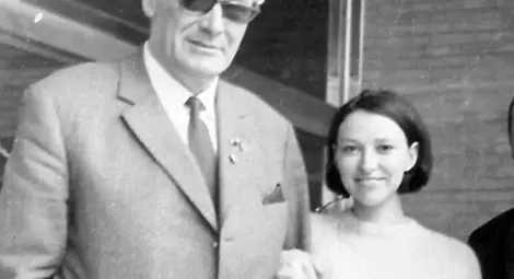 Естрадната музика е като птица, която прелита покрай нас и живее кратко