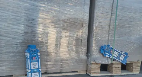 Митнически инспектори намериха заготовки за кутии за цигари и коркофан в камион с подаръчна хартия на Дунав мост при Видин