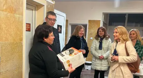 Дамите от Лайънс клуб &bdquo;Колю Фичето&ldquo; с дарение на Бабинден