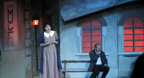 Оперно семейство дебютира като Тоска и Каварадоси