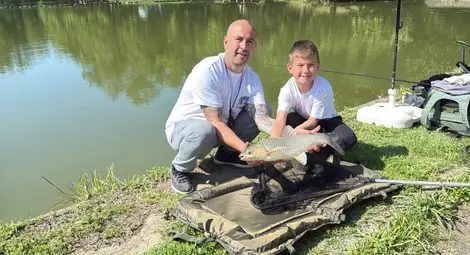 13-годишен рибар спечели турнира &bdquo;Мама, татко и аз&ldquo; с 3,300-килограмов амур на езерото с лилиите в Николово